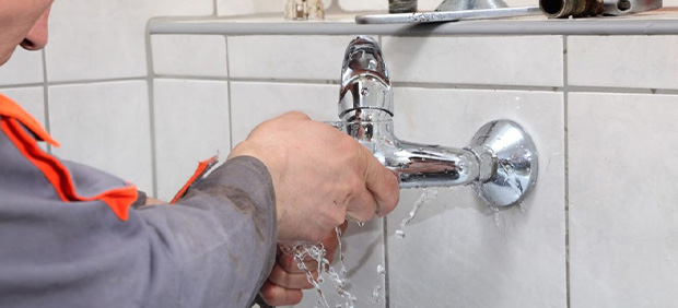 Emergency plumber Earls Court
